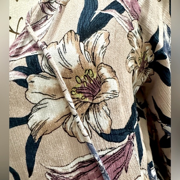O’Neill Barbados Floral Blouse, Long Loose Sleeves w/Tie Up- size M - Picture 7 of 10